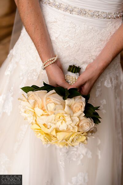 Corey Conroy Photography, Bella Collina, Vangie's Events of Distinction, Vangie Events, Blossoms, cream and white bouquet
