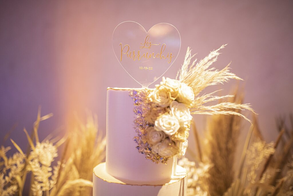 The-Wedding-Cake-Heart-Topper